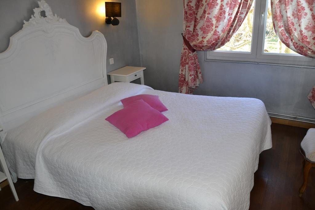 Hotellerie De L'Esplanade Rians  الغرفة الصورة