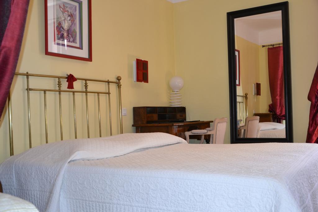 Hotellerie De L'Esplanade Rians  الغرفة الصورة